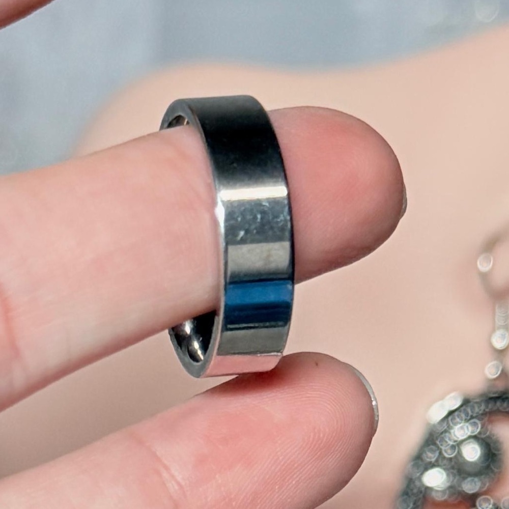 Elegant Silver and Black Ring.
